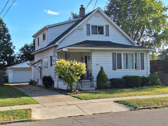Building Photo - 37 Hawro Pl