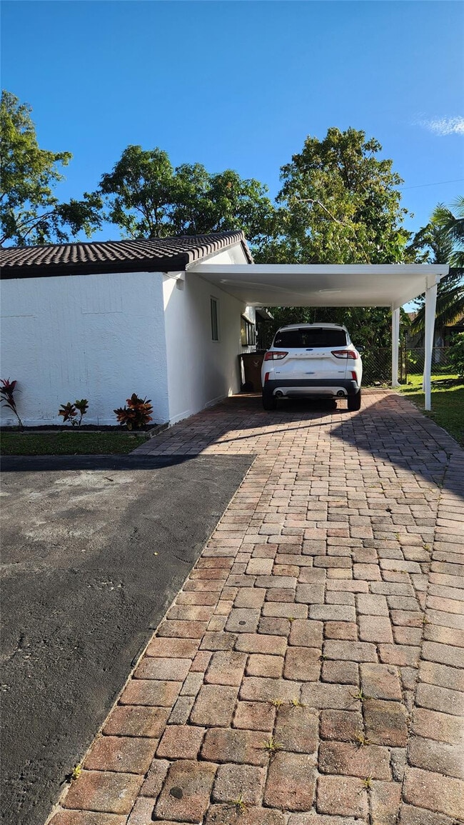 Building Photo - 610 NW 38th Ct