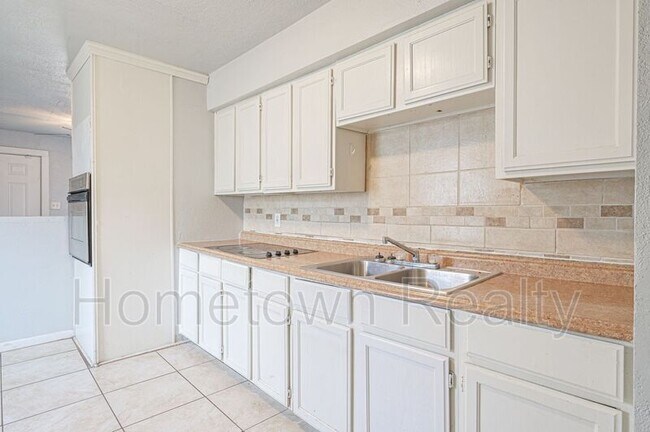 Foto del edificio - 12728 Nelson Ave