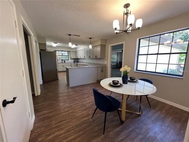 Foto del edificio - 4225 Reaves Rd