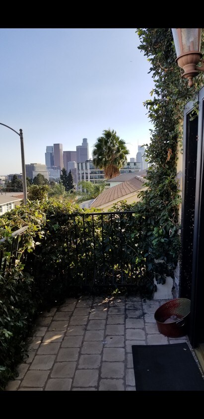 Primary Photo - 975 Marview Ave