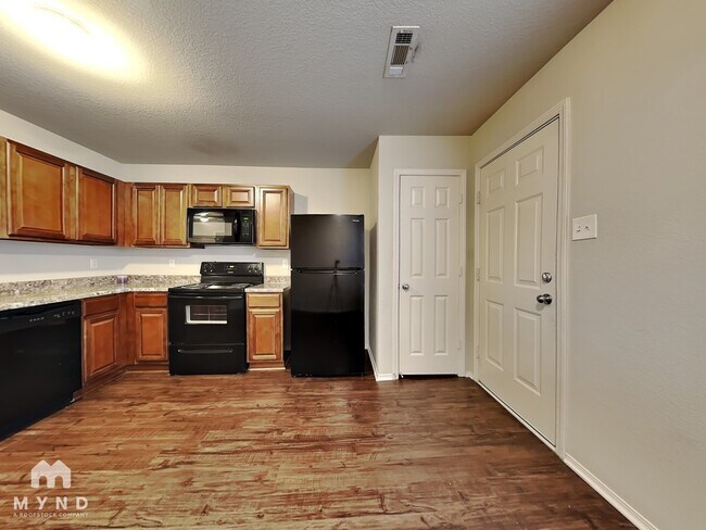 Foto del edificio - 940 Pinehurst Loop