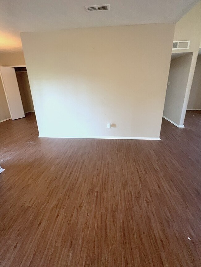 Foto del edificio - Established 3 bedroom 2 bath retreat, offering space, comfort, and easy Fort Worth living