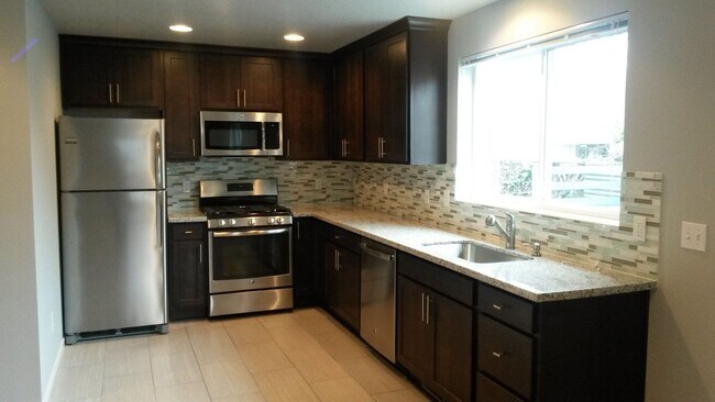 Photo - Charming SE Bungalow 3 Bed 2 Bathroom with Washer & Dryer Apartment