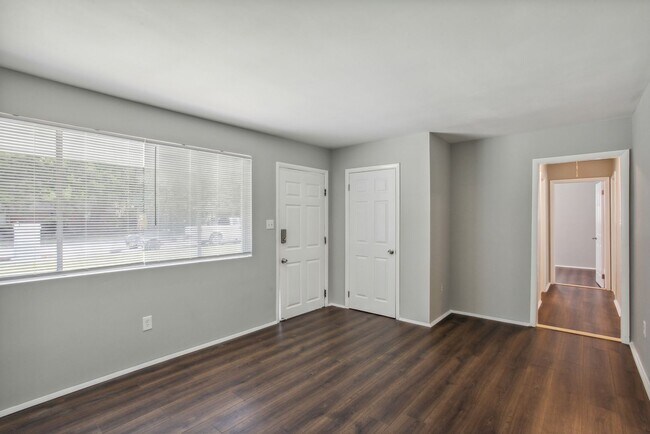 Foto del edificio - Large 3BR/1BA Eastside Savannah Home For Rent