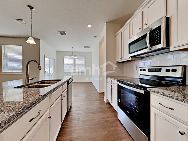 Building Photo - 460 Sandstone Dr