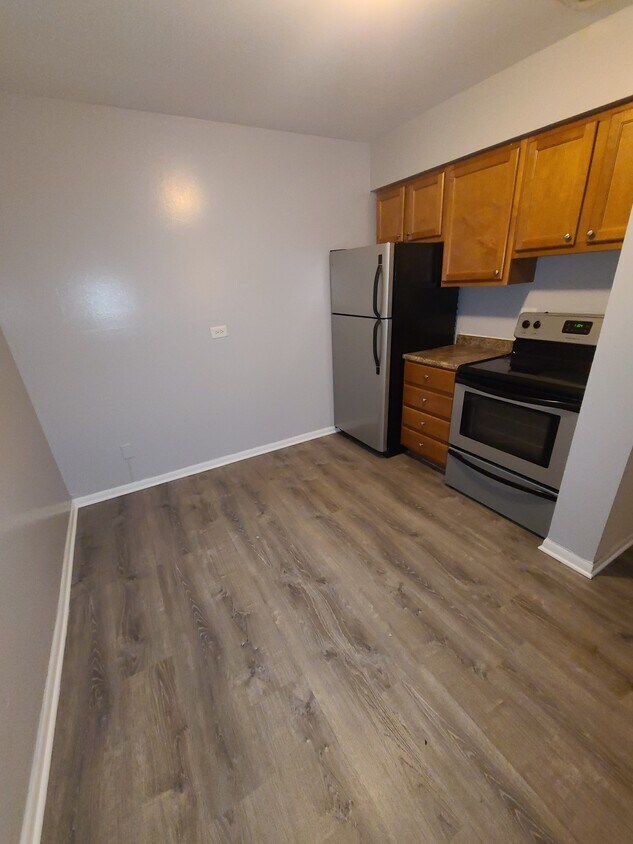 Primary Photo - 555 W Stratford Pl
