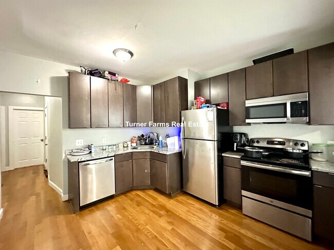 Foto del edificio - 94 E Cottage St