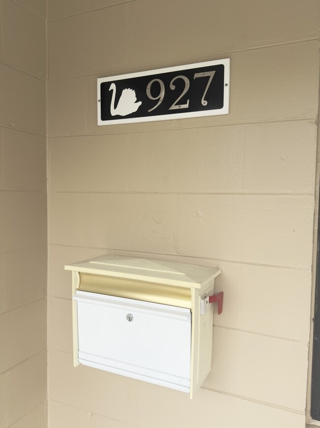 Foto del edificio - 927 E Walnut St
