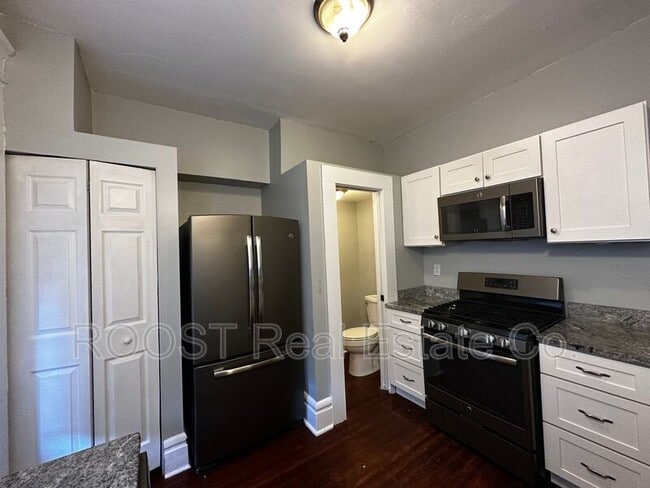 Building Photo - 305 E Whittier St