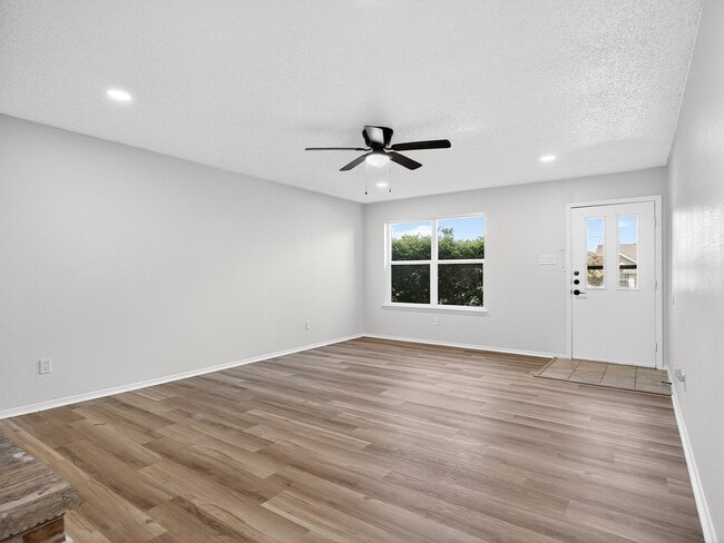 Foto del edificio - 3808 Glover Dr