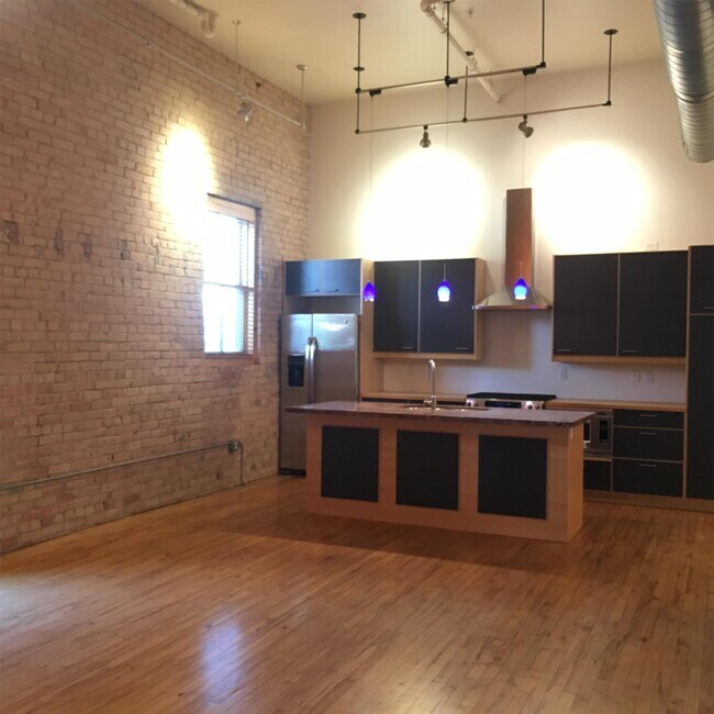 Building Photo - 342 W 200 S