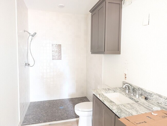 Foto del edificio - New Construction Home in Pleasant Grove for Rent!