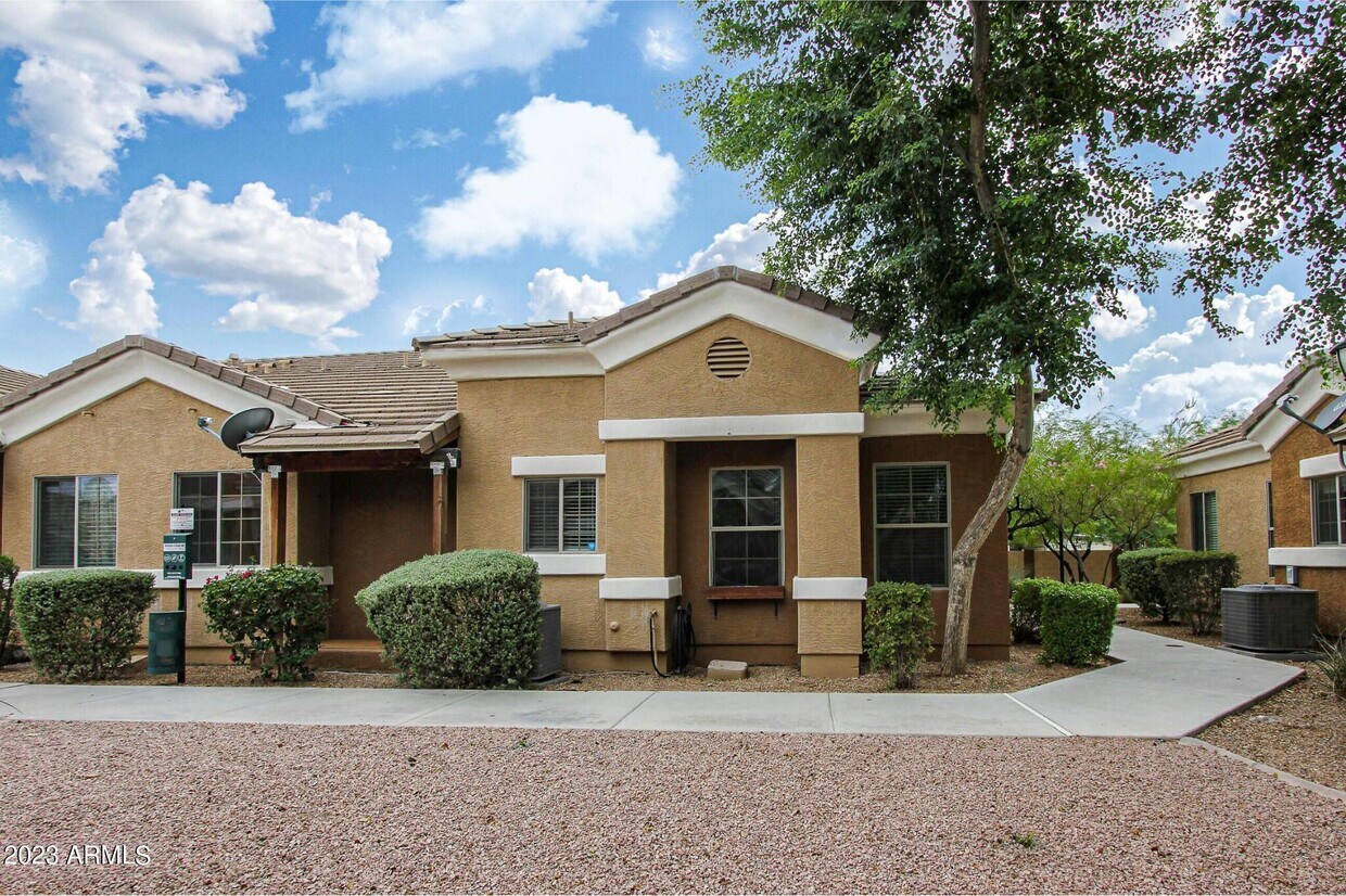 Foto principal - 854 S San Marcos Dr