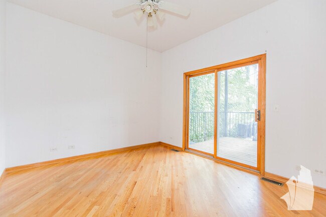 Foto del edificio - 2732 N Wayne Ave
