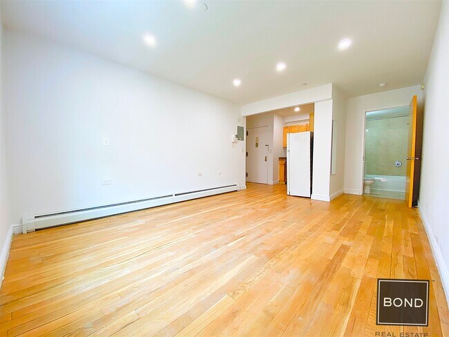 Foto del edificio - 234 E 3rd St