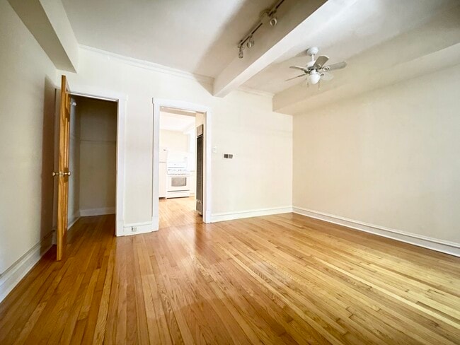 Building Photo - 3744 W Leland Ave