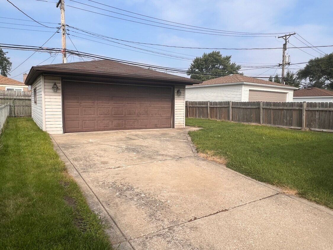 Building Photo - 7936 S Keeler Ave