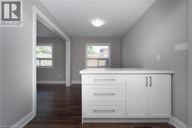 Building Photo - 208 Giltspur Dr