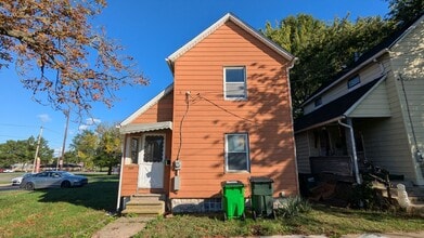 Building Photo - 589 Rubber St