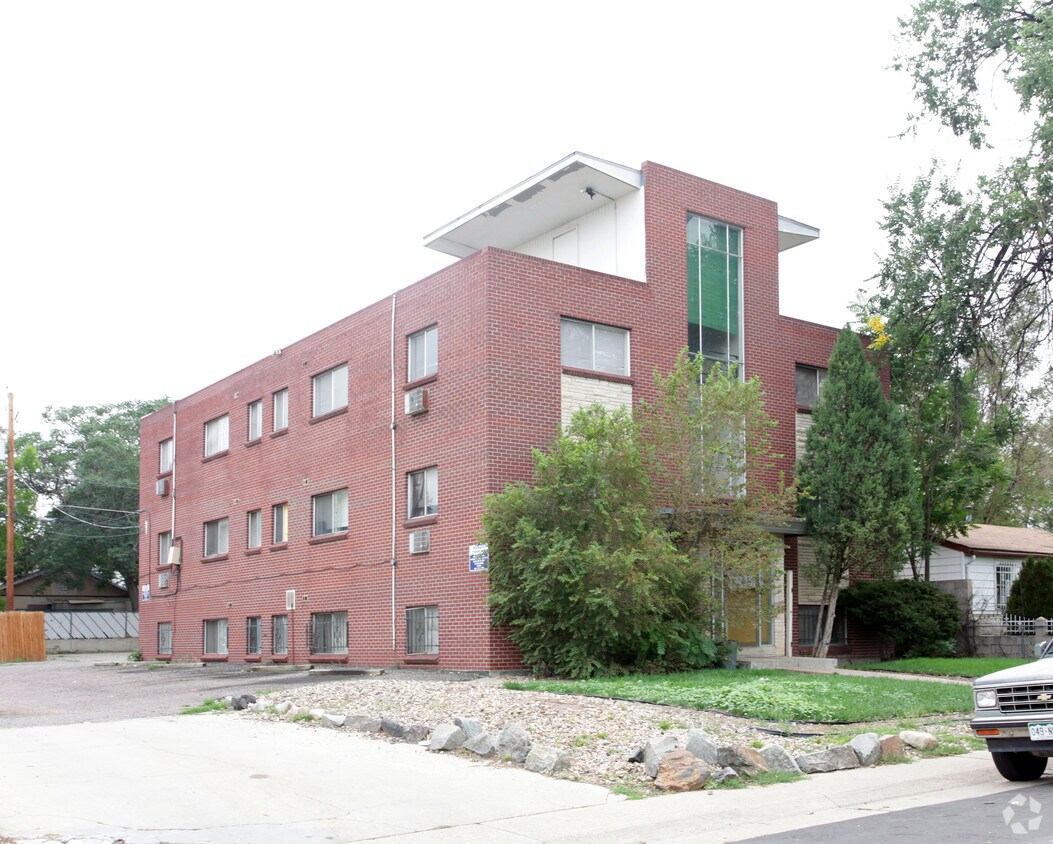 Primary Photo - 1384 Jamaica St