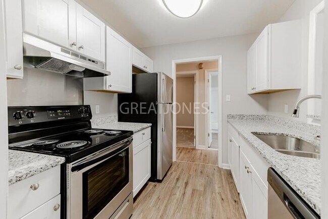 Building Photo - 123A Deerfield Dr