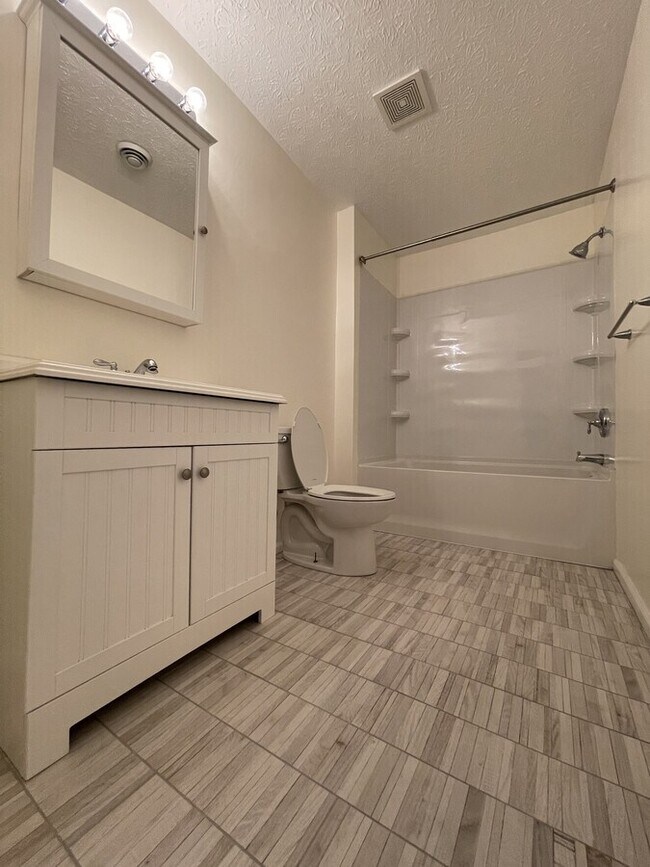 Foto del edificio - 2092 W 42nd St