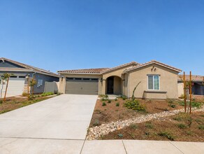 Building Photo - 821 Highlands Dr