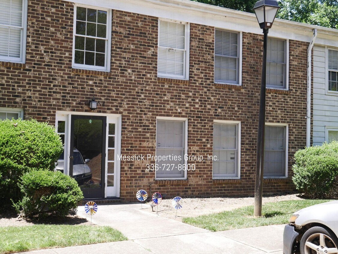 Foto principal - Main Level - Spacious and Open Condo!