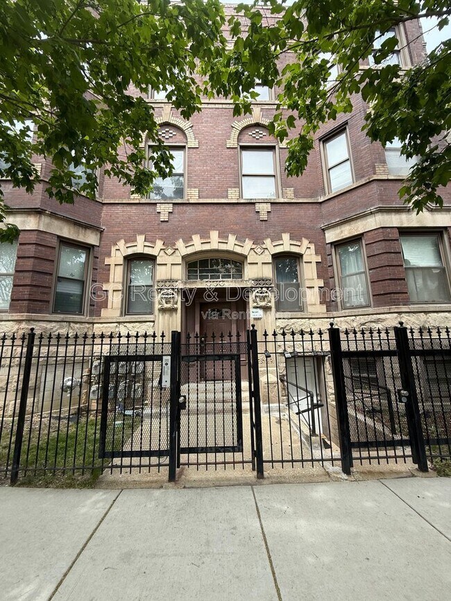 Building Photo - 2548-2550 W Washington Blvd