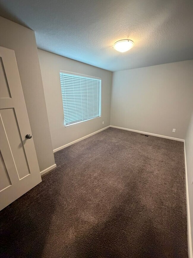 Foto del edificio - Must See Large Home in HOA Neighborhood!