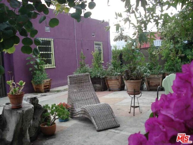 Foto del edificio - 5422 Washington Blvd