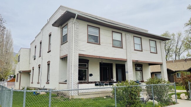 Frente - 2102 --2104 Jefferson Ave