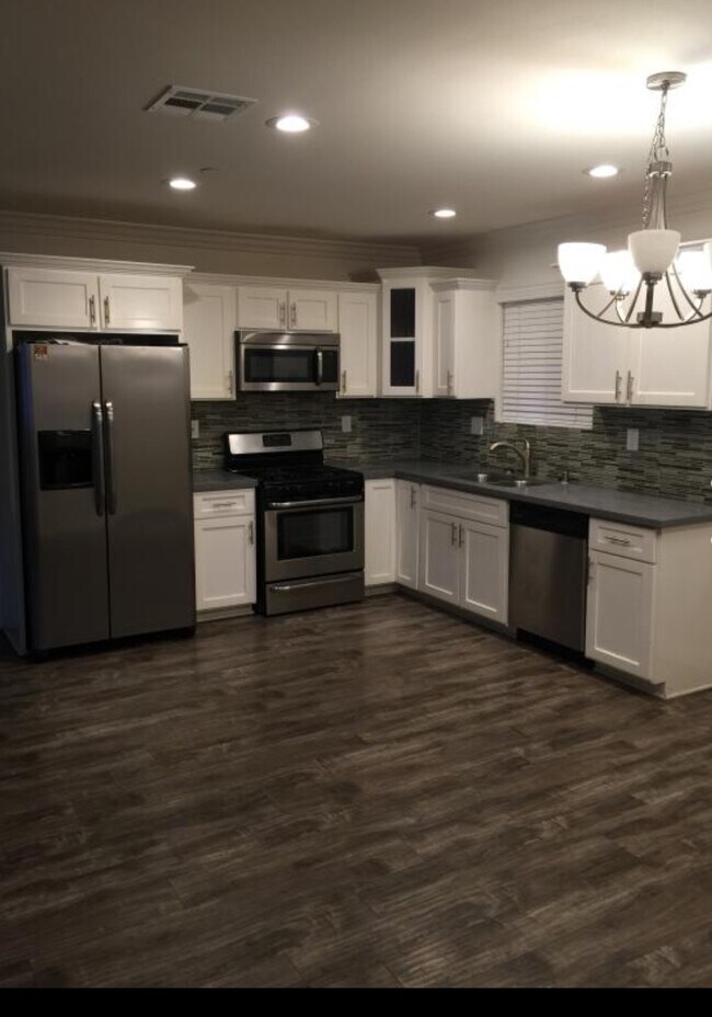 Foto del edificio - 318 N Kenmore Ave