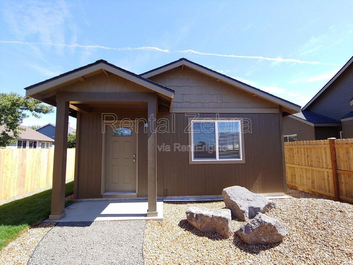 Foto principal - 921 NW Oak Ln