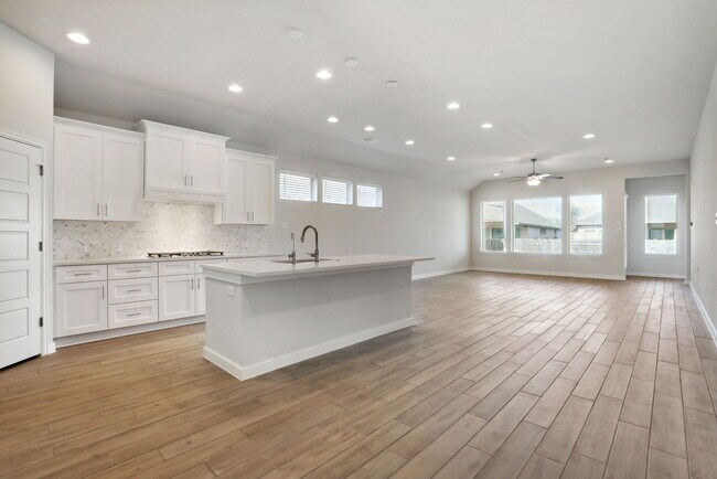Building Photo - 4141 Presidio Ln