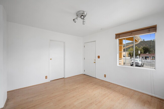 Foto del edificio - 6923 Foothill Blvd