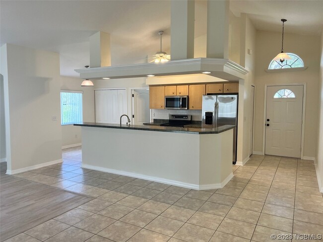 Building Photo - 2808 Orange Tree Dr