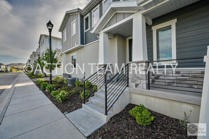 Primary Photo - Beautiful Townhome in Bluffdale