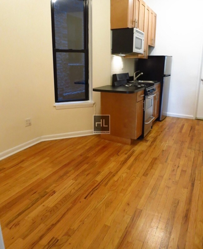 Building Photo - 436 E 89th St