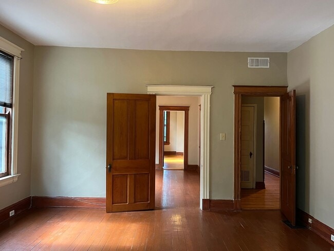 Building Photo - 109 Sterrett
