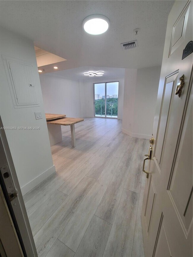 Foto del edificio - 3500 Coral Way