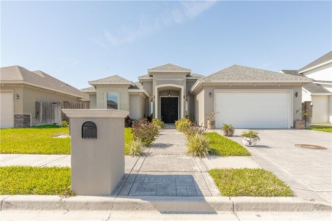 Building Photo - 2601 Tulipan Ave