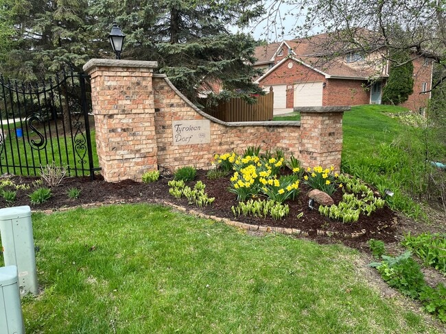 Foto del edificio - 1527 Clarence Ct