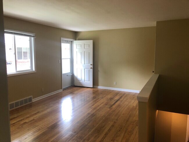 Building Photo - 4317 Lenox Ave
