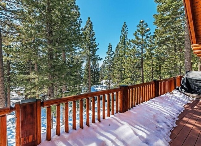 Building Photo - Charming Mountain Home