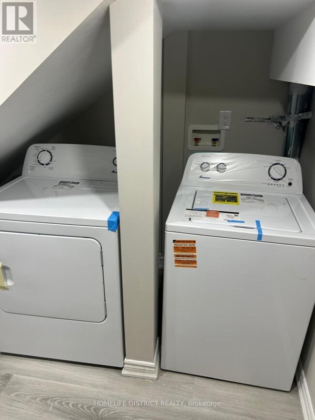 Building Photo - 807 Apple Terrace