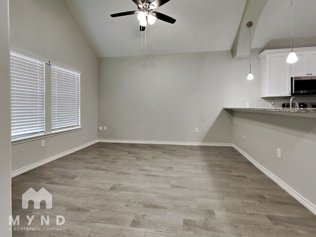 Foto del edificio - 16921 W Lynbrook