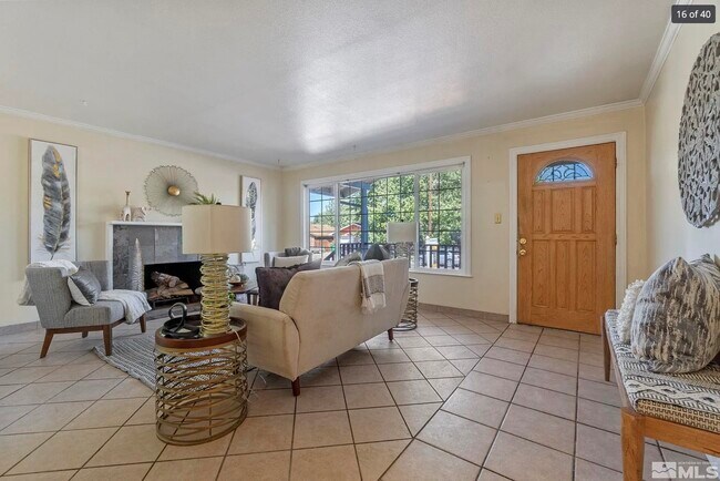 Foto del edificio - 225 Hunter Lake Dr