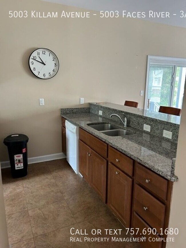 Building Photo - Executive Studio with 1 bedroom, 1 full ba...